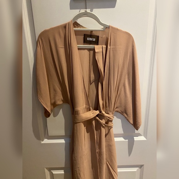 Reformation Winslow dress in Nude (size XS) - Picture 2 of 9